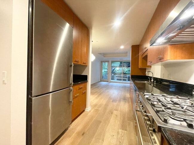 Photo - Dogpatch: Exceptional 1 Bed 1.5 Bath Condo @ Esprit Park with Garage Parking and Storage