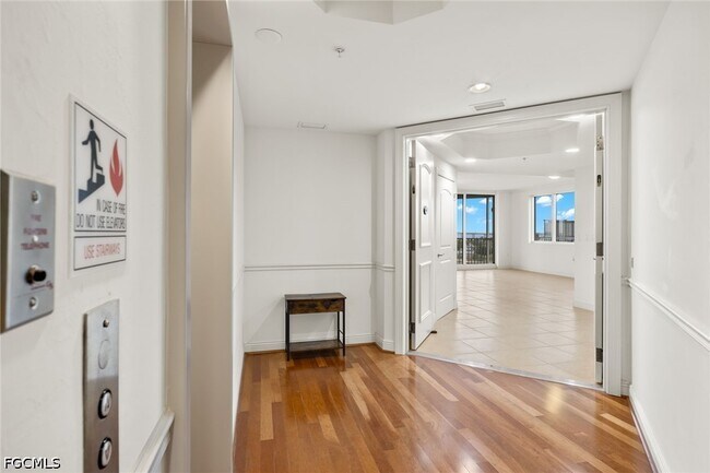 Foto del edificio - 2090 W First St