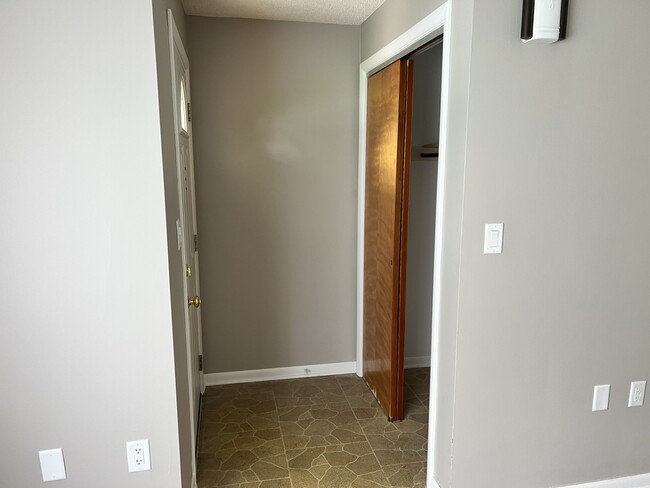 Building Photo - 416 Marshall Ave