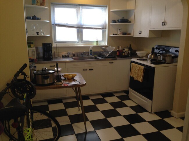 Photo - 877 Farmington Ave Apartment