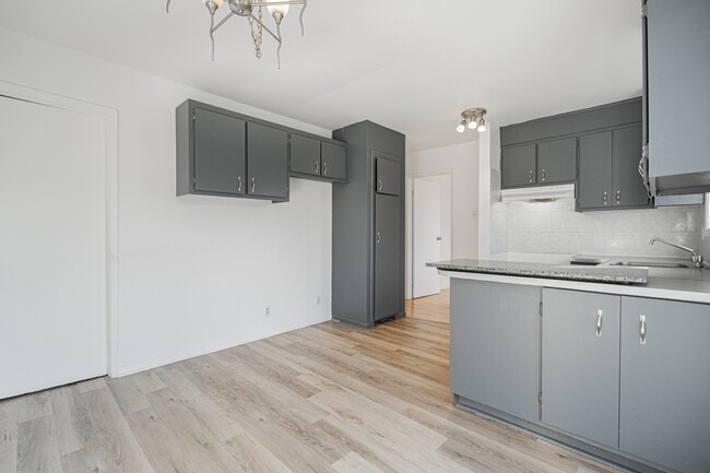 Building Photo - 430 Rue de l'Accueil
