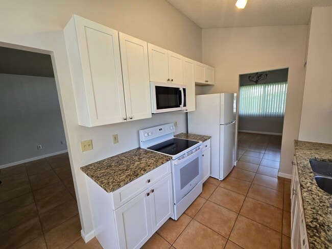 Building Photo - 129 Edgewater Cir
