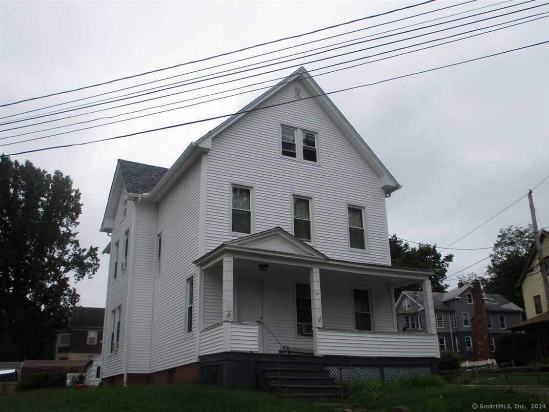 Primary Photo - 84 Alcove St