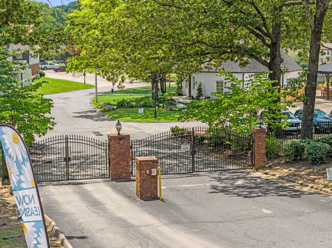 Building Photo - Fairfax Manor Townhomes
