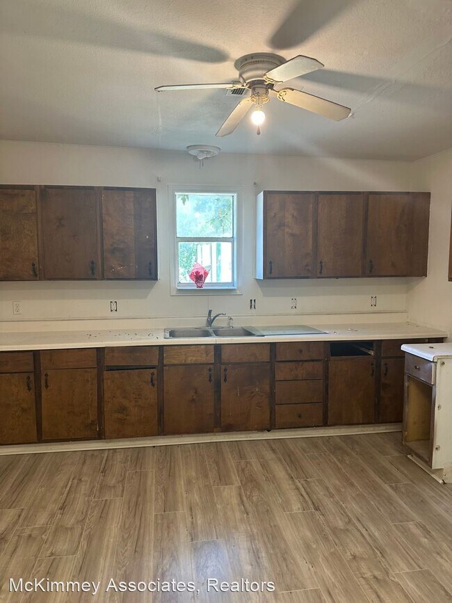 Foto del edificio - 3 br, 2 bath House - 1615 Pine Bluff A
