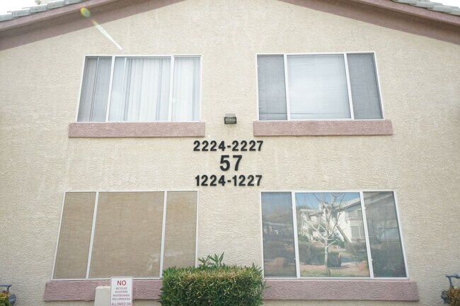 Foto del edificio - 5710 E Tropicana Ave
