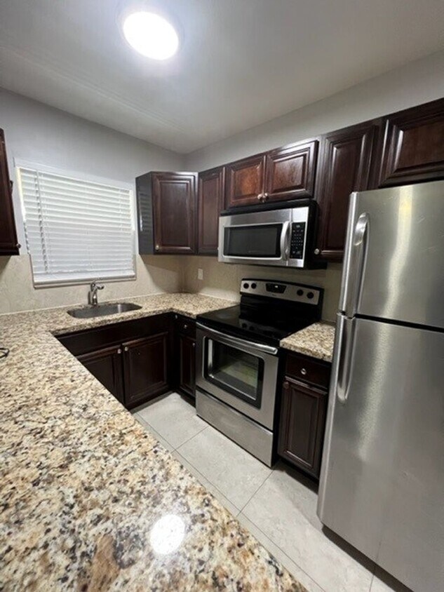 Building Photo - Maven Apartments