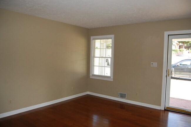 Building Photo - 222 Lakewood Cir