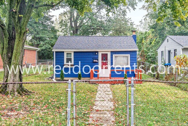 Charming Renovated Bungalow - Charming Renovated Bungalow House