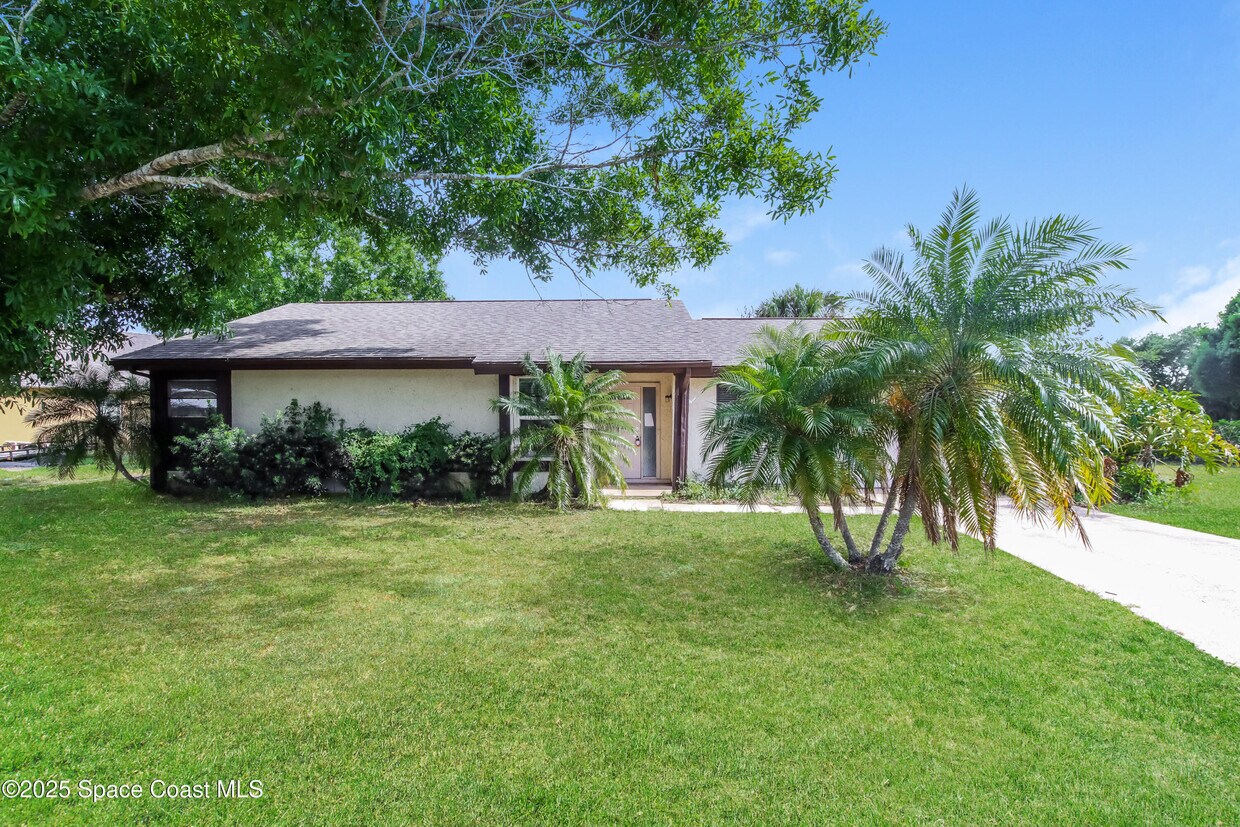 Primary Photo - 157 Englar Dr