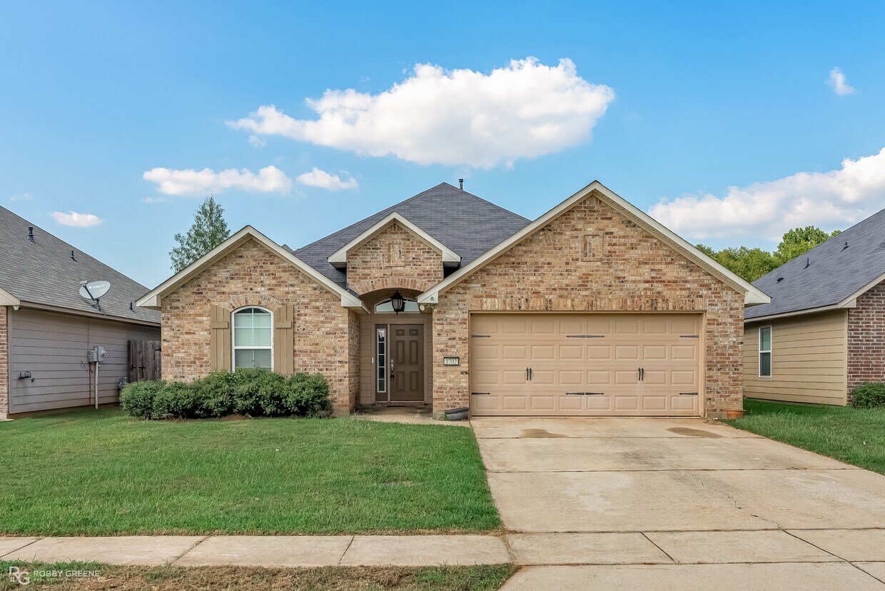 Primary Photo - 1702 Avondale Ct