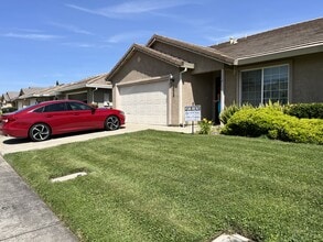 Building Photo - 1029 Courtyard Dr