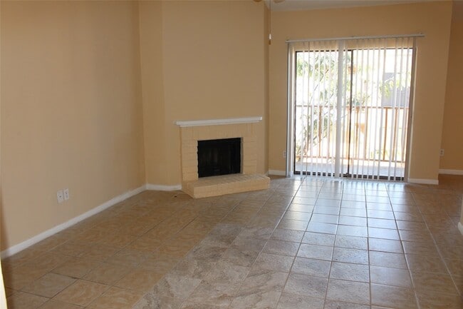 Photo - 16111 Aspenglen Dr Apartment