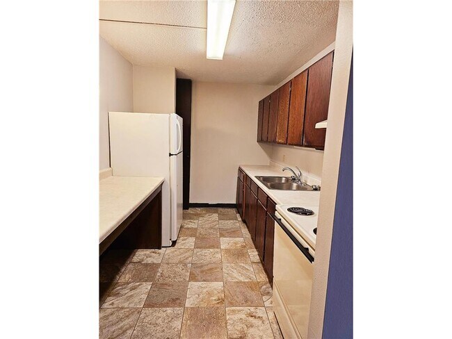 Building Photo - 808 Hills Ave