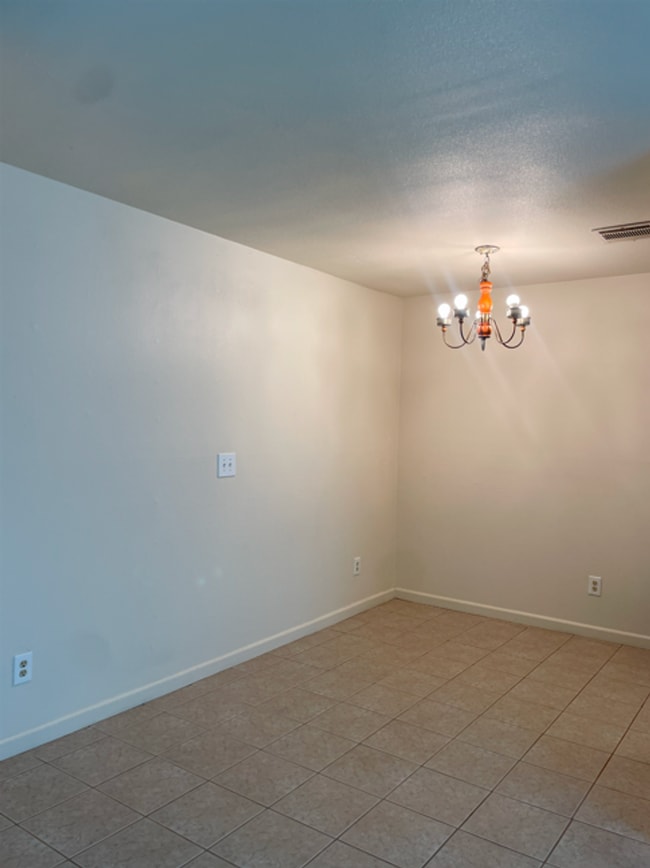 Building Photo - 325 Standiford Ave