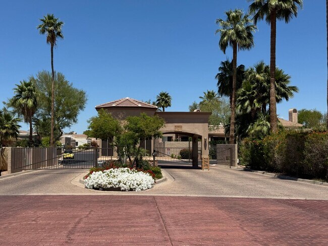 Foto del edificio - Cameldale Gated Community