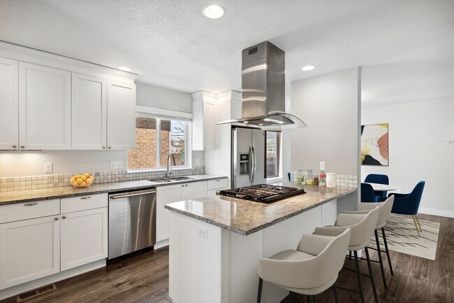 Foto del edificio - Modern 3BD Townhome w/ a Rooftop Deck!