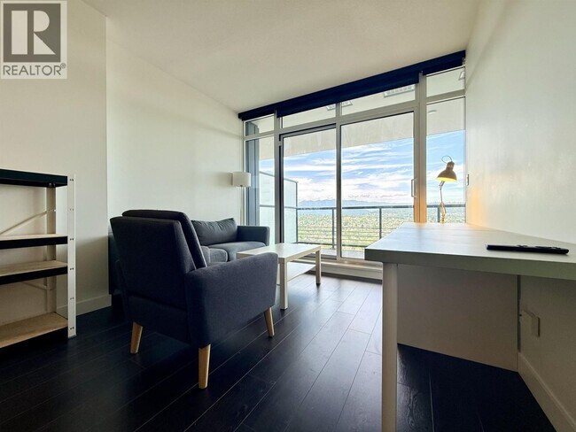 Photo du bâtiment - 4730 Lougheed Hwy