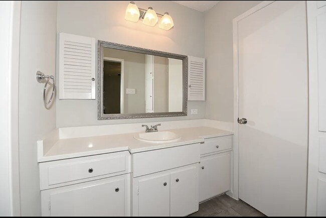 Foto del edificio - 10418 Rockland Dr