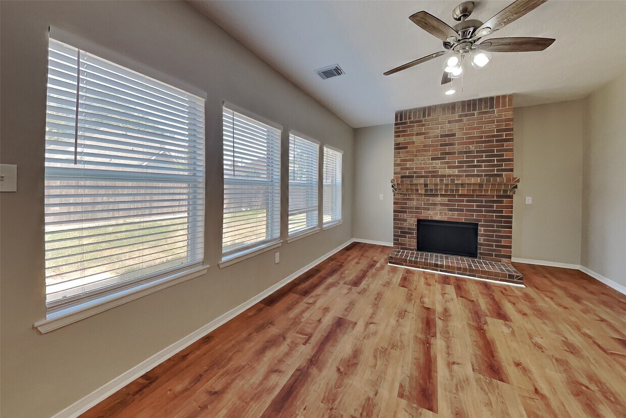 Foto del edificio - 6231 Cotton Field Ln