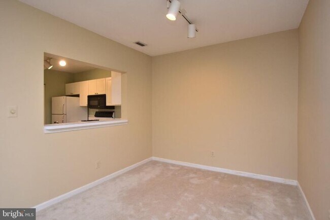 Building Photo - 20311 Beechwood Terrace
