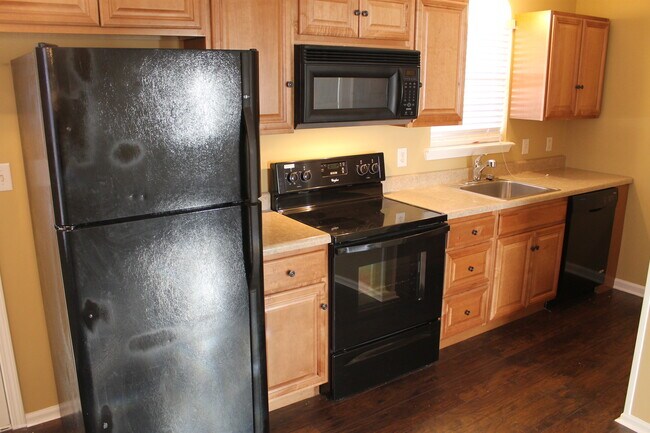 Building Photo - Lovely 3 Bed Room With 2 Baths, Gated Home (Updated pictures coming soon)