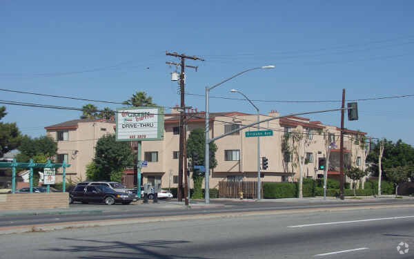 Foto principal - 3001 E Artesia Blvd