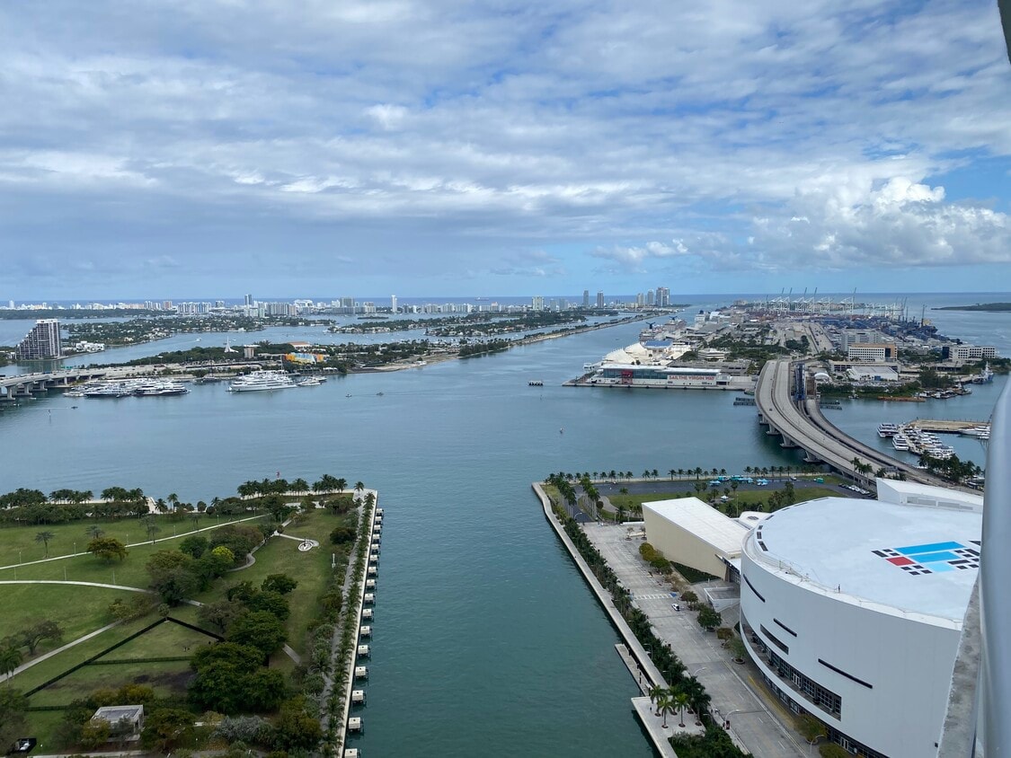 Foto principal - 888 Biscayne Blvd
