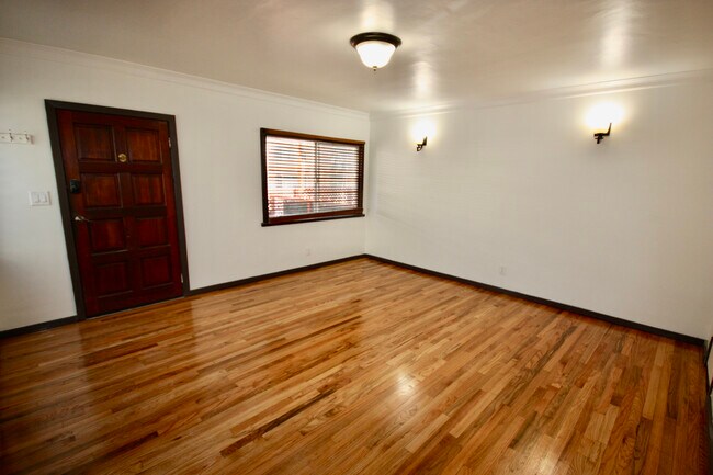 Building Photo - 1117 N Curson Ave