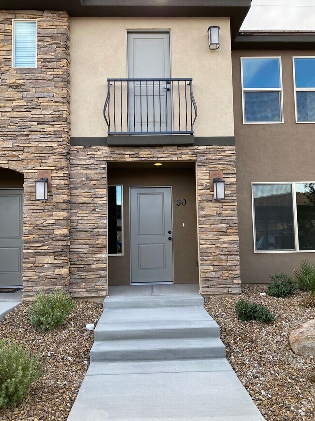 Foto del edificio - 3 Bed / 2.5 bath Desert Hills Townhome wit...