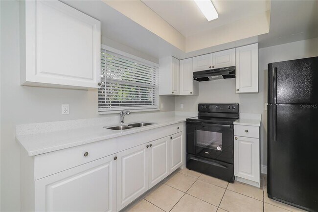 Foto del edificio - 1829 Columbine Dr