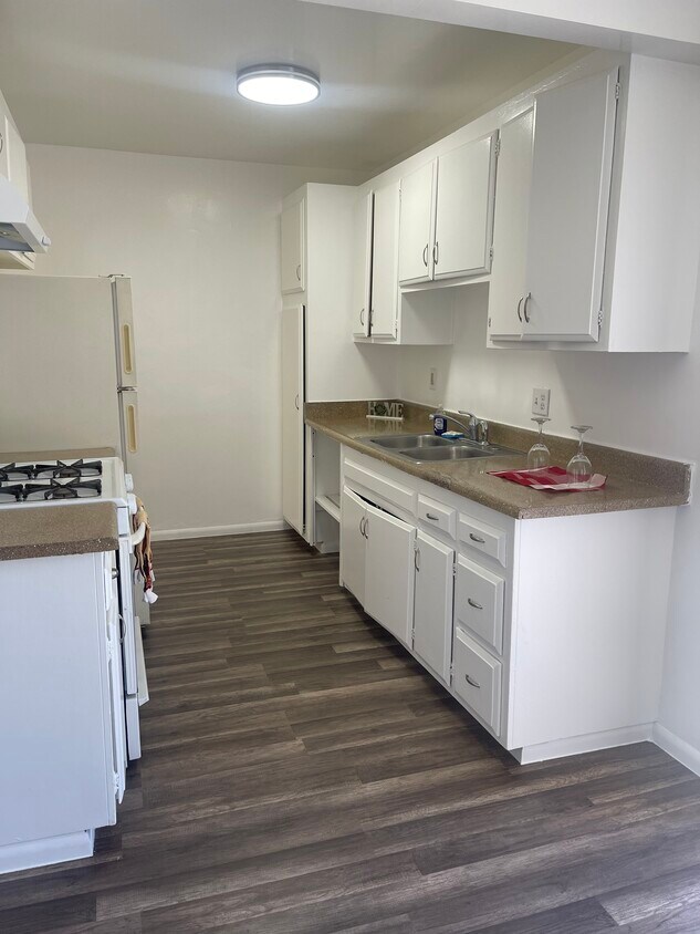 Foto principal - 555 Greenbrier Dr