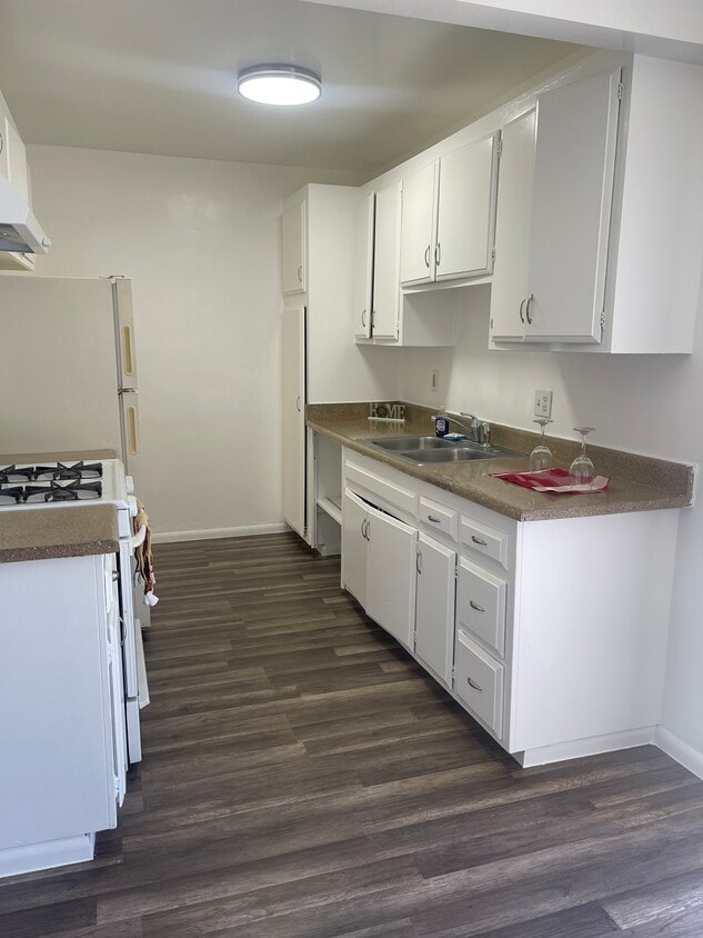 Primary Photo - 555 Greenbrier Dr