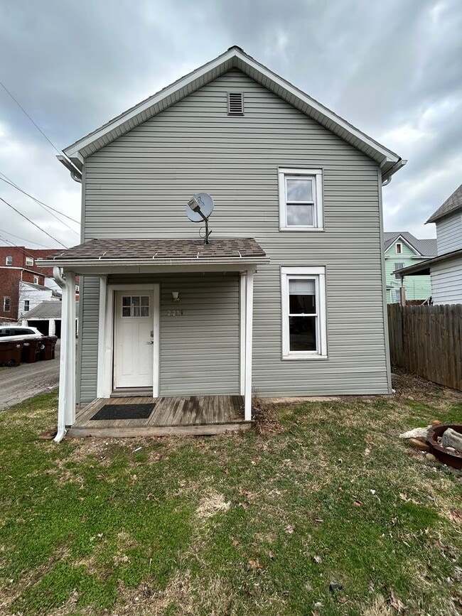 Building Photo - 221 1/2 Grace St