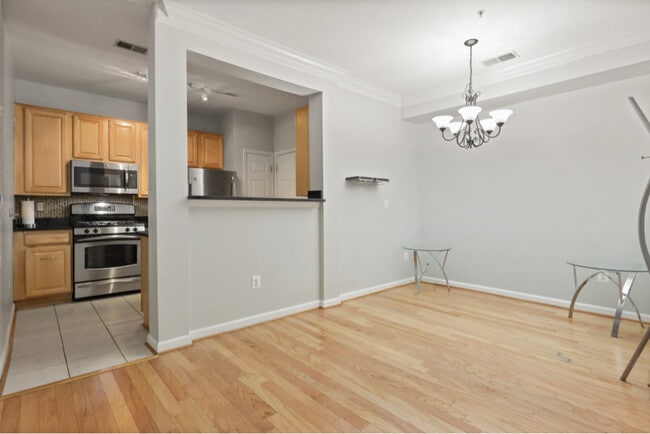 Building Photo - 4850 Eisenhower Ave