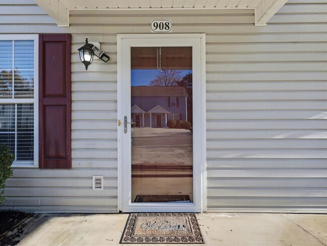 Building Photo - Knoxville 37912 - 2 bedroom 1.5 bath condo - call Jean Chung 865-386-1022