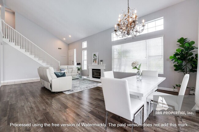 Building Photo - Gorgeous and Elegant home in downtown Huntington Beach!