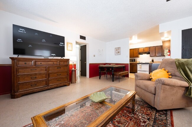 Foto del edificio - Executive Rental **Stylish & Fully Furnished 2-Bedroom in the Heart of Farmington – Flexible Leas...