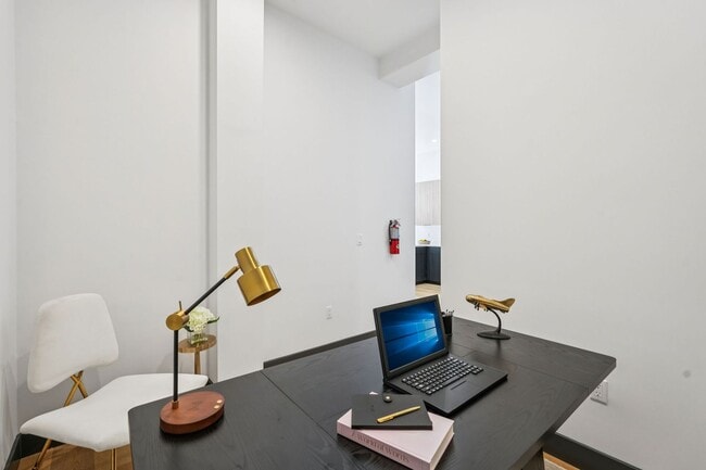 Interior Photo - Lexington on Broadway