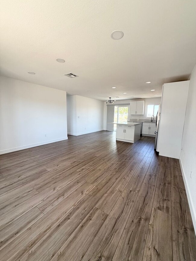 Building Photo - **$200 MOVE IN SPECIAL!