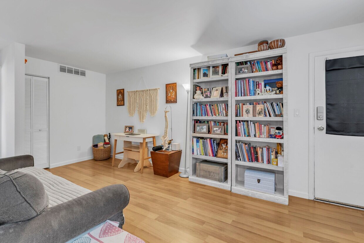 Foto principal - 3313 Madison Ave