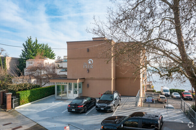 Building Photo - Reef Apartments