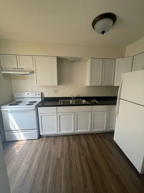 Building Photo - 110 N Holmen Dr