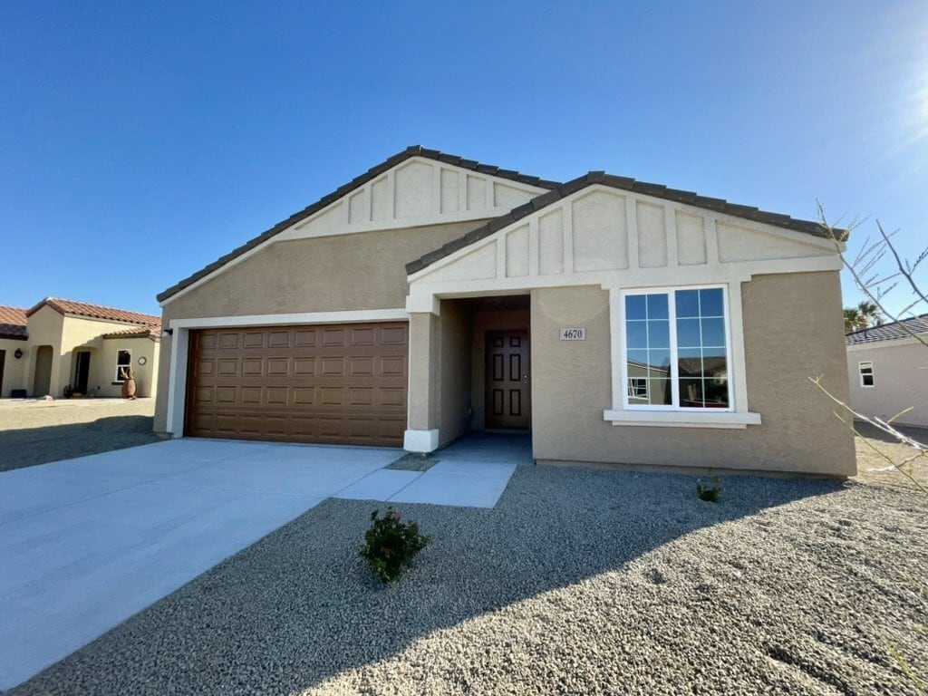 Primary Photo - 4 bed 2 bath 2 car garage in gated Adult C...