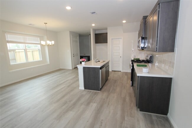 Building Photo - 27802 Western Crk Ct