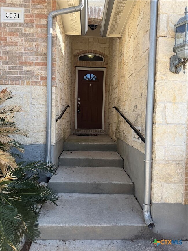 Building Photo - 3021 Pine Valley Dr