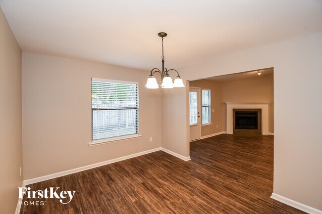 Foto del edificio - 4560 Crosstie Rd N