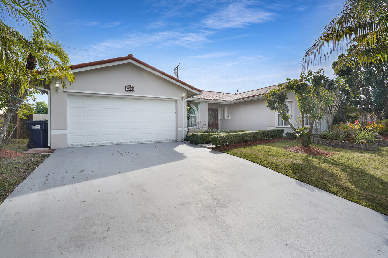 Foto principal - 9950 SW 157th St