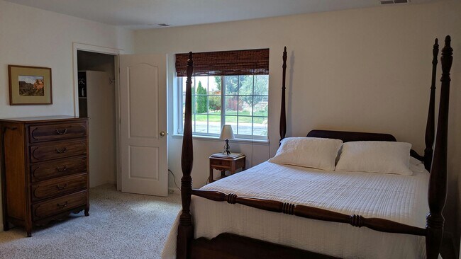 Foto del edificio - 3216 Ravens Crest Dr