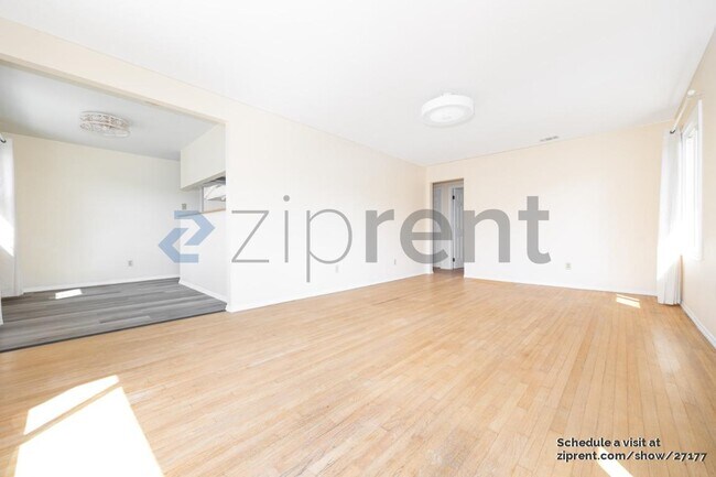 Building Photo - 2762 Ridge View Dr